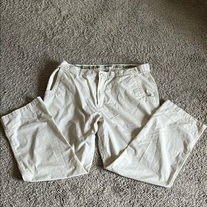 Mountain Khakis Off-White Chinos Timeless Elegance